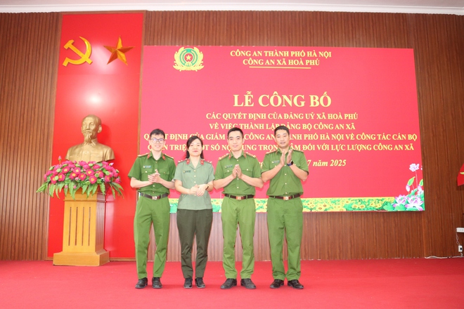 Công an xã Hòa Phú tổ chức Lễ công bố các Nghị quyết của Đảng ủy xã về việc thành lập Đảng bộ công an xã- Ảnh 4.