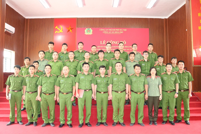 Công an xã Hòa Phú tổ chức Lễ công bố các Nghị quyết của Đảng ủy xã về việc thành lập Đảng bộ công an xã- Ảnh 9.