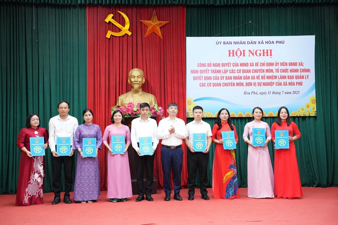 Hội nghị công bố Nghị quyết của HĐND xã; Quyết định của UBND xã về chỉ định Uỷ viên UBND xã; bổ nhiệm lãnh đạo các cơ quan chuyên môn, đơn vị sự nghiệp- Ảnh 6.