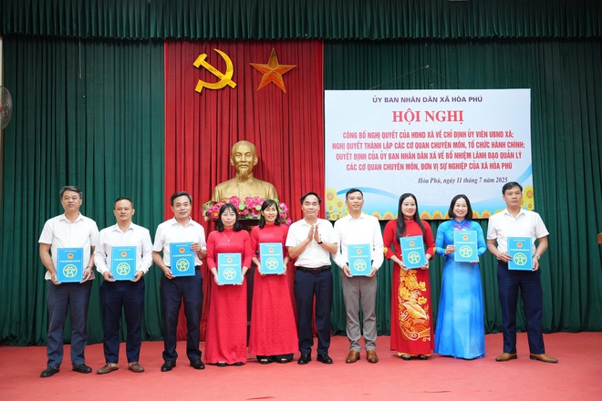 Hội nghị công bố Nghị quyết của HĐND xã; Quyết định của UBND xã về chỉ định Uỷ viên UBND xã; bổ nhiệm lãnh đạo các cơ quan chuyên môn, đơn vị sự nghiệp- Ảnh 7.