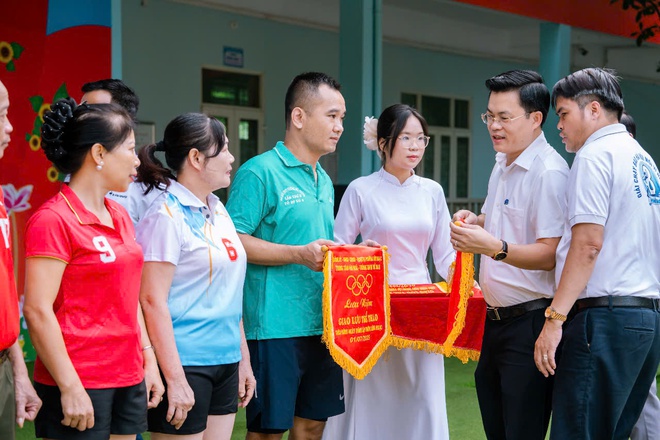 TIN GIAO LƯU THỂ THAO CHÀO MỪNG PHƯỜNG ĐÔNG NGẠC CHÍNH THỨC HOẠT ĐỘNG TỪ NGÀY 01/7/2025 THEO MÔ HÌNH CHÍNH QUYỀN ĐỊA PHƯƠNG 2 CẤP- Ảnh 3.