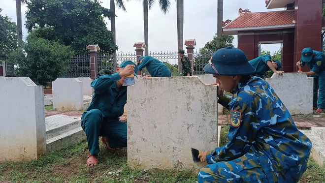 Đoàn Thanh niên xã Phú Nghĩa ra quân dọn vệ sinh các khu Nghĩa trang liệt sĩ trên địa bàn- Ảnh 8.