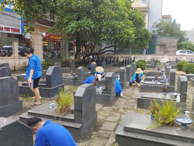 Đoàn Thanh niên xã Phú Nghĩa ra quân dọn vệ sinh các khu Nghĩa trang liệt sĩ trên địa bàn- Ảnh 7.