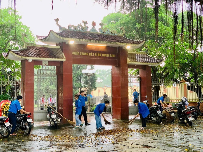 Đoàn Thanh niên xã Phú Nghĩa ra quân dọn vệ sinh các khu Nghĩa trang liệt sĩ trên địa bàn- Ảnh 3.