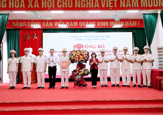 XÃ THƯ LÂM TỔ CHỨC HỘI NGHỊ CÔNG BỐ QUYẾT ĐỊNH THÀNH LẬP CÔNG AN XÃ, QUYẾT ĐỊNH THÀNH LẬP ĐẢNG BỘ CÔNG AN XÃ VÀ CÁC QUYẾT ĐỊNH THÀNH LẬP CHI BỘ TRỰC THUỘC ĐẢNG BỘ CÔNG AN XÃ- Ảnh 6.