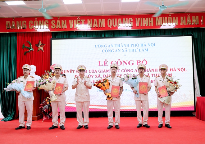 XÃ THƯ LÂM TỔ CHỨC HỘI NGHỊ CÔNG BỐ QUYẾT ĐỊNH THÀNH LẬP CÔNG AN XÃ, QUYẾT ĐỊNH THÀNH LẬP ĐẢNG BỘ CÔNG AN XÃ VÀ CÁC QUYẾT ĐỊNH THÀNH LẬP CHI BỘ TRỰC THUỘC ĐẢNG BỘ CÔNG AN XÃ- Ảnh 10.