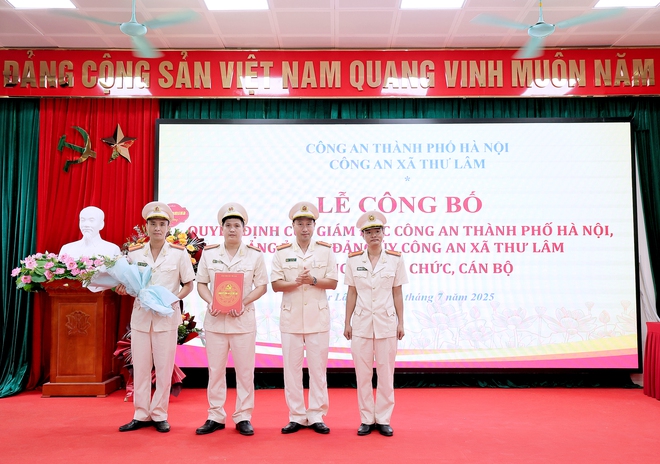 XÃ THƯ LÂM TỔ CHỨC HỘI NGHỊ CÔNG BỐ QUYẾT ĐỊNH THÀNH LẬP CÔNG AN XÃ, QUYẾT ĐỊNH THÀNH LẬP ĐẢNG BỘ CÔNG AN XÃ VÀ CÁC QUYẾT ĐỊNH THÀNH LẬP CHI BỘ TRỰC THUỘC ĐẢNG BỘ CÔNG AN XÃ- Ảnh 13.