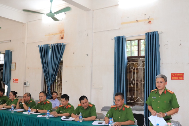 Ban thường vụ Đảng ủy Phú Nghĩa làm việc với Ban Chỉ huy, cán bộ, chiến sỹ Công an xã
- Ảnh 2.