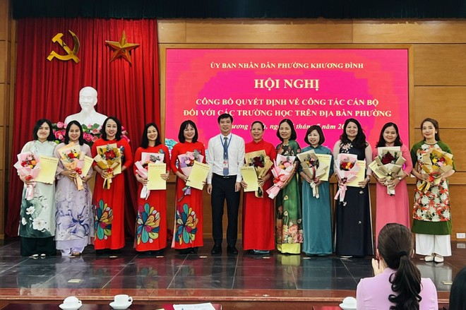 Khương Đình: Công bố quyết định về công tác cán bộ đối với các trường học trên địa bàn phường- Ảnh 1.