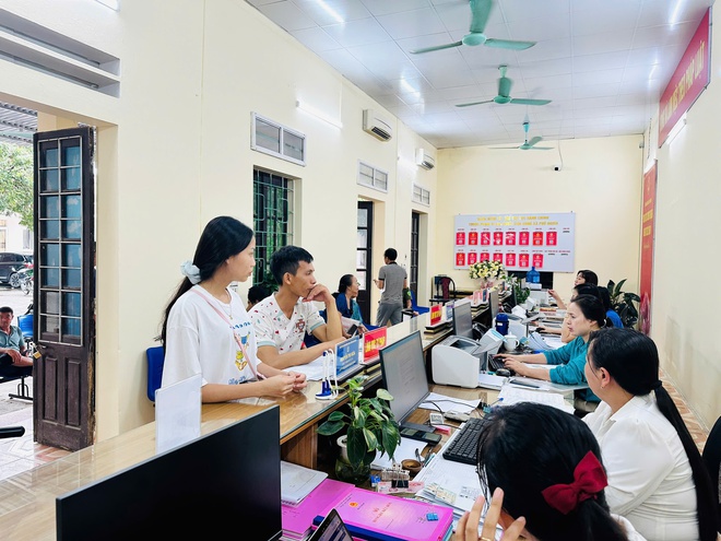 Điểm phục vụ hành chính công xã Phú Nghĩa tiếp nhận 269 hồ sơ hành chính trong ngày 16/7

- Ảnh 2.