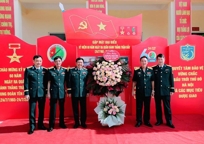 TRUNG ĐOÀN 236 TỔ CHỨC LỄ ĐÓN NHẬN HUÂN CHƯƠNG BẢO VỆ TỔ QUỐC HẠNG NHÌ; KỶ NIỆM 60 NĂM NGÀY RA QUÂN ĐÁNH THẮNG TRẬN ĐẦU CỦA BỘ ĐỘI TÊN LỬA (24/7/1965-24/7/2025).- Ảnh 1.