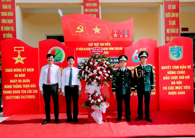 TRUNG ĐOÀN 236 TỔ CHỨC LỄ ĐÓN NHẬN HUÂN CHƯƠNG BẢO VỆ TỔ QUỐC HẠNG NHÌ; KỶ NIỆM 60 NĂM NGÀY RA QUÂN ĐÁNH THẮNG TRẬN ĐẦU CỦA BỘ ĐỘI TÊN LỬA (24/7/1965-24/7/2025).- Ảnh 4.