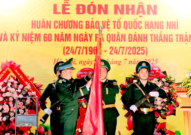TRUNG ĐOÀN 236 TỔ CHỨC LỄ ĐÓN NHẬN HUÂN CHƯƠNG BẢO VỆ TỔ QUỐC HẠNG NHÌ; KỶ NIỆM 60 NĂM NGÀY RA QUÂN ĐÁNH THẮNG TRẬN ĐẦU CỦA BỘ ĐỘI TÊN LỬA (24/7/1965-24/7/2025).- Ảnh 8.