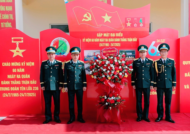 TRUNG ĐOÀN 236 TỔ CHỨC LỄ ĐÓN NHẬN HUÂN CHƯƠNG BẢO VỆ TỔ QUỐC HẠNG NHÌ; KỶ NIỆM 60 NĂM NGÀY RA QUÂN ĐÁNH THẮNG TRẬN ĐẦU CỦA BỘ ĐỘI TÊN LỬA (24/7/1965-24/7/2025).- Ảnh 2.
