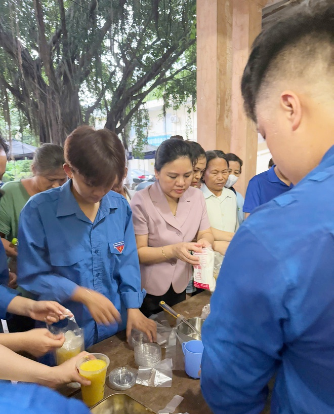 Đoàn thanh niên xã Hòa Phú tổ chức chương trình thiện nguyện “Nồi cháo nghĩa tình”- Ảnh 4.