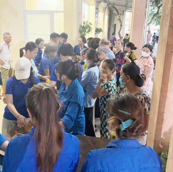 Đoàn thanh niên xã Hòa Phú tổ chức chương trình thiện nguyện “Nồi cháo nghĩa tình”- Ảnh 5.