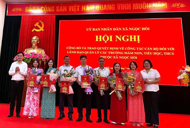 UBND XÃ NGỌC HỒI TRAO QUYẾT ĐỊNH CÔNG TÁC CÁN BỘ NGÀNH GIÁO DỤC ĐÀO TẠO- Ảnh 3.