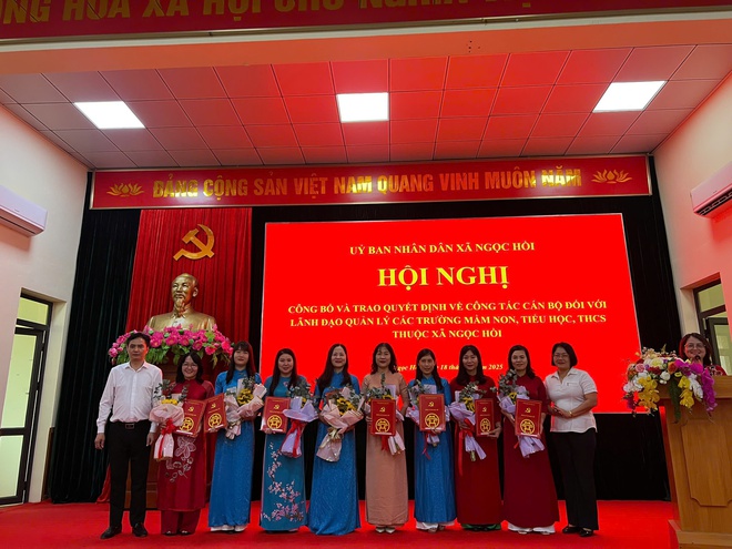 UBND XÃ NGỌC HỒI TRAO QUYẾT ĐỊNH CÔNG TÁC CÁN BỘ NGÀNH GIÁO DỤC ĐÀO TẠO- Ảnh 4.
