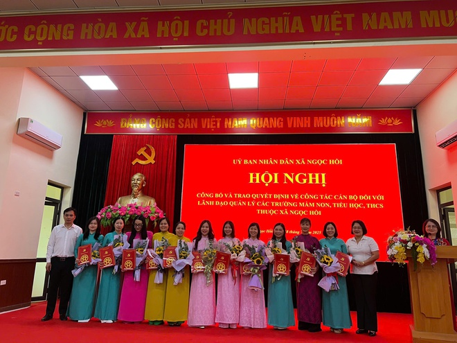 UBND XÃ NGỌC HỒI TRAO QUYẾT ĐỊNH CÔNG TÁC CÁN BỘ NGÀNH GIÁO DỤC ĐÀO TẠO- Ảnh 5.