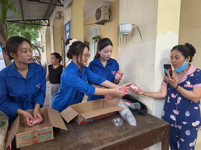 Đoàn thanh niên xã Hòa Phú tổ chức chương trình thiện nguyện “Nồi cháo nghĩa tình”- Ảnh 6.