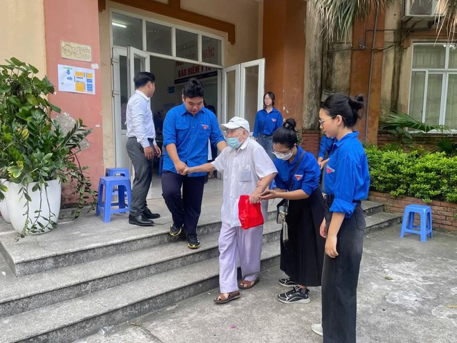 Phường Cầu Giấy tổ chức Khám, chăm sóc sức khỏe miễn phí cho đối tượng chính sách nhân kỷ niệm 78 năm ngày Thương binh - Liệt sỹ (27/7/1947-27/7/2025)- Ảnh 6.