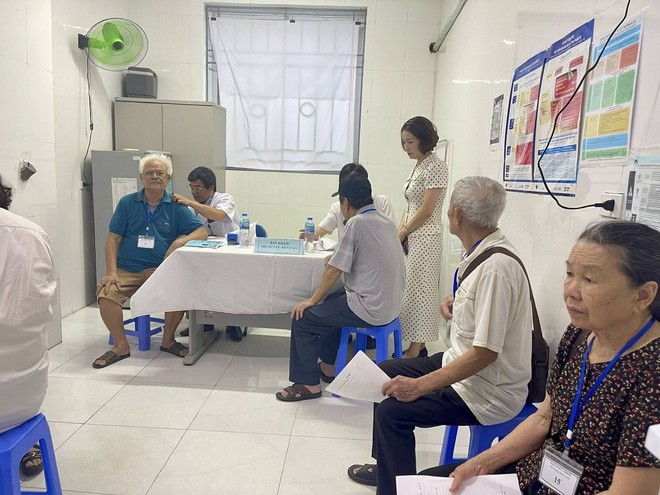 Phường Cầu Giấy tổ chức Khám, chăm sóc sức khỏe miễn phí cho đối tượng chính sách nhân kỷ niệm 78 năm ngày Thương binh - Liệt sỹ (27/7/1947-27/7/2025)- Ảnh 4.