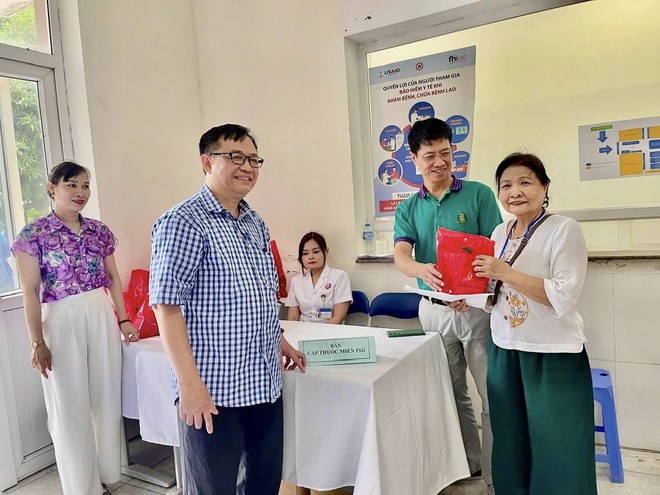 Phường Cầu Giấy tổ chức Khám, chăm sóc sức khỏe miễn phí cho đối tượng chính sách nhân kỷ niệm 78 năm ngày Thương binh - Liệt sỹ (27/7/1947-27/7/2025)- Ảnh 5.