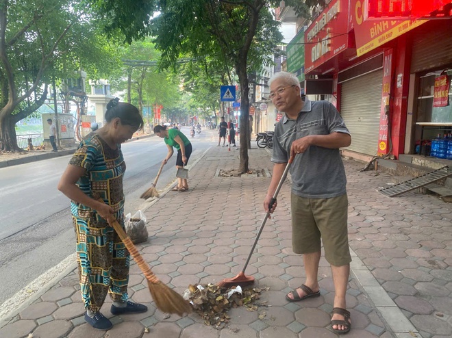 Khương Đình: Đồng loạt ra quân vệ sinh môi trường, lan tỏa phong trào “Sáng - Xanh - Sạch - Đẹp” đến từng khu dân cư- Ảnh 3.