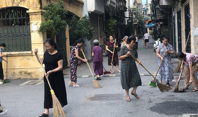 Khương Đình: Đồng loạt ra quân vệ sinh môi trường, lan tỏa phong trào “Sáng - Xanh - Sạch - Đẹp” đến từng khu dân cư- Ảnh 4.