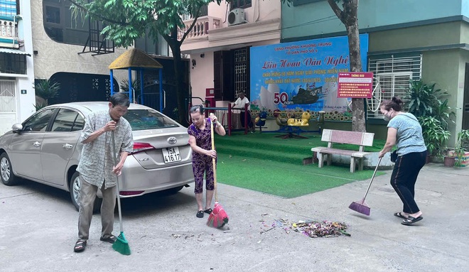 Khương Đình: Đồng loạt ra quân vệ sinh môi trường, lan tỏa phong trào “Sáng - Xanh - Sạch - Đẹp” đến từng khu dân cư- Ảnh 5.