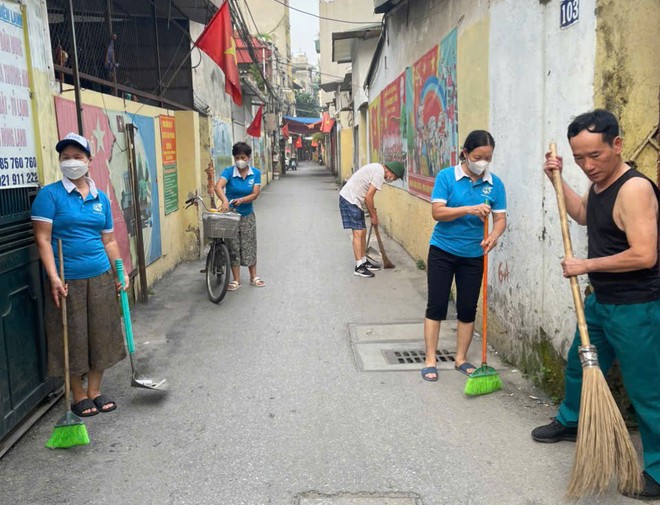 Khương Đình: Đồng loạt ra quân vệ sinh môi trường, lan tỏa phong trào “Sáng - Xanh - Sạch - Đẹp” đến từng khu dân cư- Ảnh 7.