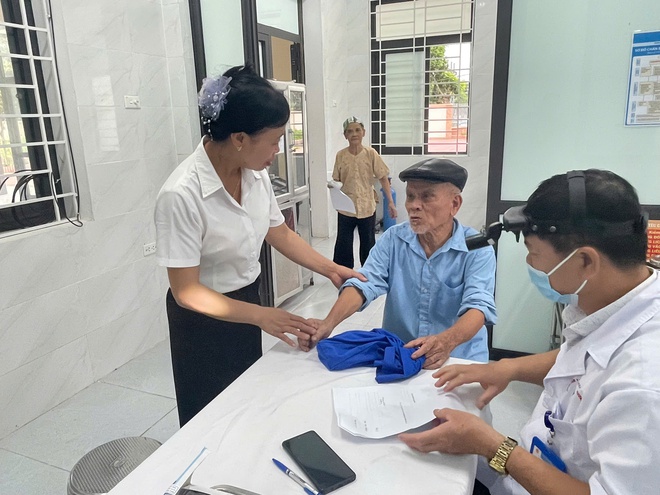 Hòa Phú: Khám, chăm sóc sức khỏe cho đối tượng chính sách nhân kỷ niệm 78 năm ngày Thương binh liệt sĩ (27/7/1947 – 27/7/2025)- Ảnh 4.