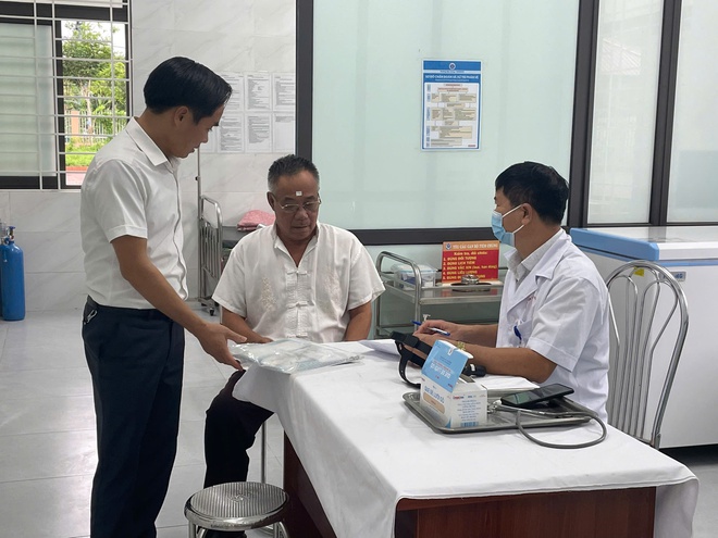 Hòa Phú: Khám, chăm sóc sức khỏe cho đối tượng chính sách nhân kỷ niệm 78 năm ngày Thương binh liệt sĩ (27/7/1947 – 27/7/2025)- Ảnh 2.