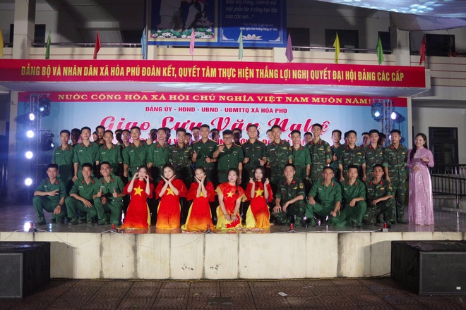 Hòa Phú: Sôi nổi chương trình giao lưu văn nghệ chào mừng đơn vị hành chính mới và Đại hội đại biểu Đảng bộ xã lần thứ I.- Ảnh 11.