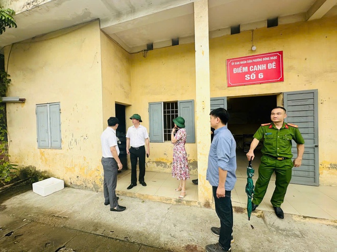 Lãnh đạo Đảng uỷ, UBND phường Đông Ngạc kiểm tra công tác phòng, chống bão số 3- Ảnh 8.