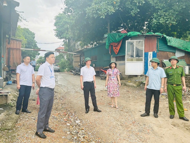 Lãnh đạo Đảng uỷ, UBND phường Đông Ngạc kiểm tra công tác phòng, chống bão số 3- Ảnh 7.