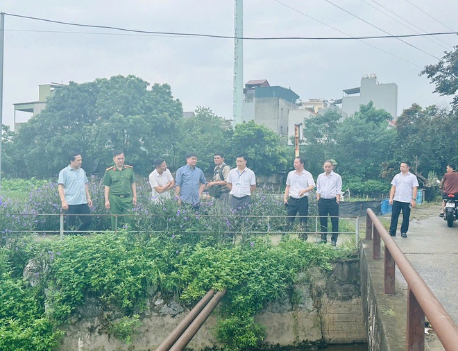 Lãnh đạo Đảng uỷ, UBND phường Đông Ngạc kiểm tra công tác phòng, chống bão số 3- Ảnh 5.
