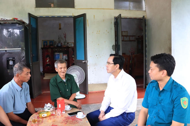 Xã Phú Nghĩa tổ chức 6 Đoàn đi thăm và tặng quà người có công, gia đình chính sách trên địa bàn nhân dịp kỷ niệm 78 năm Ngày Thương binh - Liệt sĩ (27/7/1947 - 27/7/2025)- Ảnh 1.
