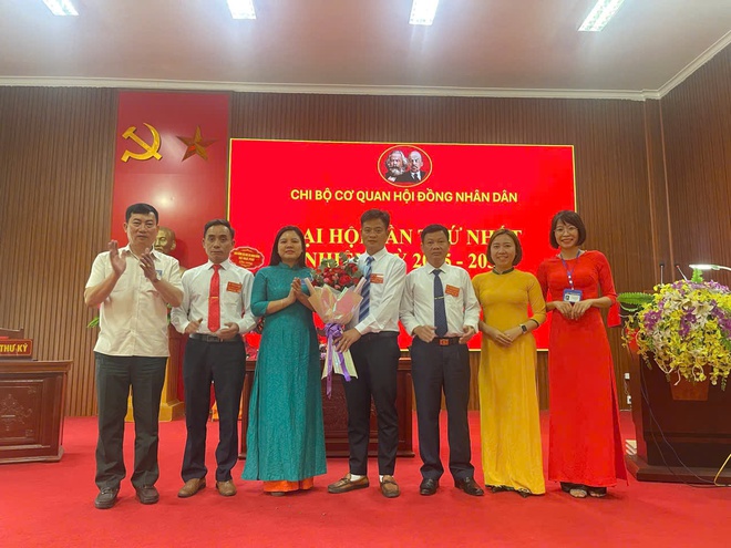 Chi bộ Cơ quan HĐND xã long trọng tổ chức Đại hội chi bộ, nhiệm kỳ 2025 - 2030- Ảnh 1.
