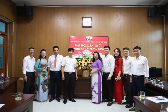Các chi bộ trực thuộc Đảng bộ cơ quan UBND xã Hồng Vân tổ chức Đại hội lần thứ I- Ảnh 1.