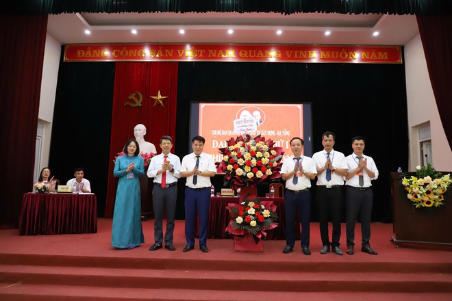 Các chi bộ trực thuộc Đảng bộ cơ quan UBND xã Hồng Vân tổ chức Đại hội lần thứ I- Ảnh 2.