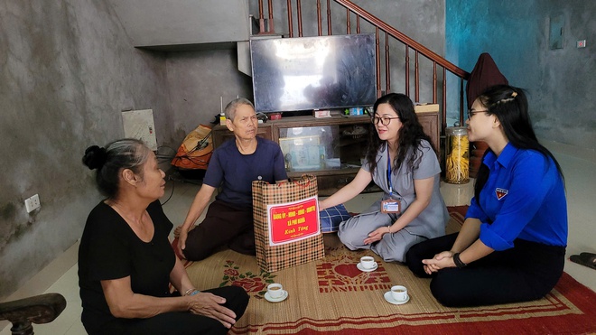 Xã Phú Nghĩa tổ chức 6 Đoàn đi thăm và tặng quà người có công, gia đình chính sách trên địa bàn nhân dịp kỷ niệm 78 năm Ngày Thương binh - Liệt sĩ (27/7/1947 - 27/7/2025)- Ảnh 11.