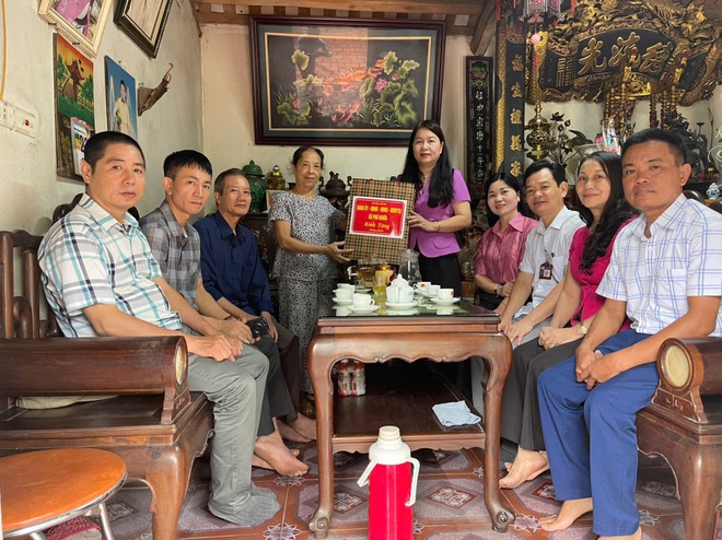 Xã Phú Nghĩa tổ chức 6 Đoàn đi thăm và tặng quà người có công, gia đình chính sách trên địa bàn nhân dịp kỷ niệm 78 năm Ngày Thương binh - Liệt sĩ (27/7/1947 - 27/7/2025)- Ảnh 18.