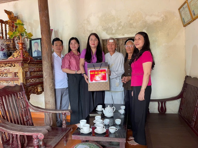 Xã Phú Nghĩa tổ chức 6 Đoàn đi thăm và tặng quà người có công, gia đình chính sách trên địa bàn nhân dịp kỷ niệm 78 năm Ngày Thương binh - Liệt sĩ (27/7/1947 - 27/7/2025)- Ảnh 19.