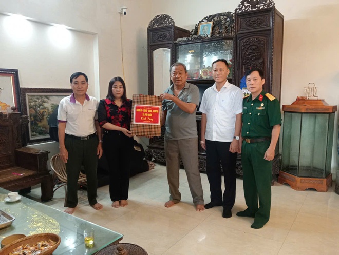 Xã Phú Nghĩa tổ chức 6 Đoàn đi thăm và tặng quà người có công, gia đình chính sách trên địa bàn nhân dịp kỷ niệm 78 năm Ngày Thương binh - Liệt sĩ (27/7/1947 - 27/7/2025)- Ảnh 16.