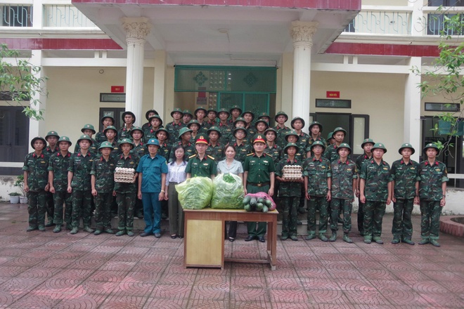 BỘ TƯ LỆNH THỦ ĐÔ HÀ NỘI THĂM VÀ TẶNG QUÀ TIỂU ĐOÀN TRINH SÁT THỰC HIỆN NHIỆM VỤ HÀNH QUÂN DÃ NGOẠI LÀM CÔNG TÁC DÂN VẬN NĂM 2025.- Ảnh 3.