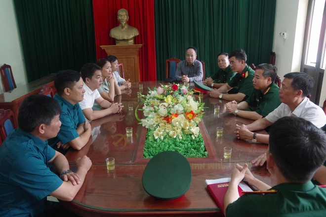 BỘ TƯ LỆNH THỦ ĐÔ HÀ NỘI THĂM VÀ TẶNG QUÀ TIỂU ĐOÀN TRINH SÁT THỰC HIỆN NHIỆM VỤ HÀNH QUÂN DÃ NGOẠI LÀM CÔNG TÁC DÂN VẬN NĂM 2025.- Ảnh 5.