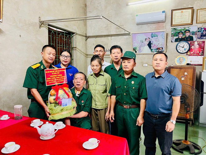 Hội CCB - Đoàn thanh niên xã Hòa Phú: Tặng quà các thương, bệnh binh và tổ chức bữa cơm tri ân tại các gia đình chính sách- Ảnh 2.