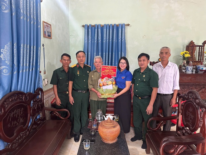 Hội CCB - Đoàn thanh niên xã Hòa Phú: Tặng quà các thương, bệnh binh và tổ chức bữa cơm tri ân tại các gia đình chính sách- Ảnh 3.
