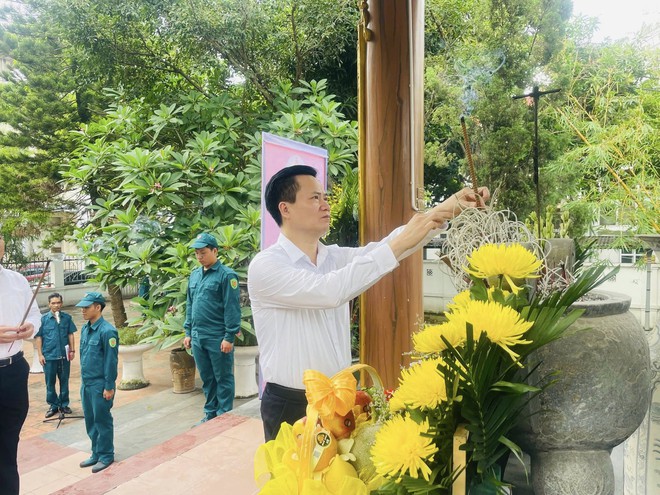 Dâng hương kỷ niệm 78 năm Ngày Thương binh - Liệt sĩ - Ảnh 1.